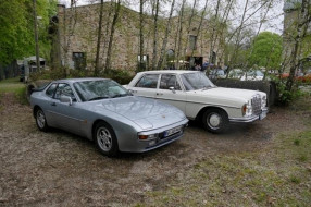 Porsche neben Mercedes-Benz